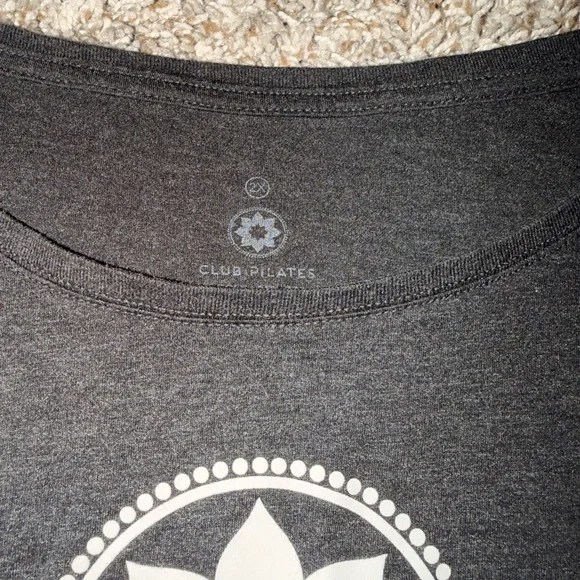 club pilates shirt - Picture 2 of 3